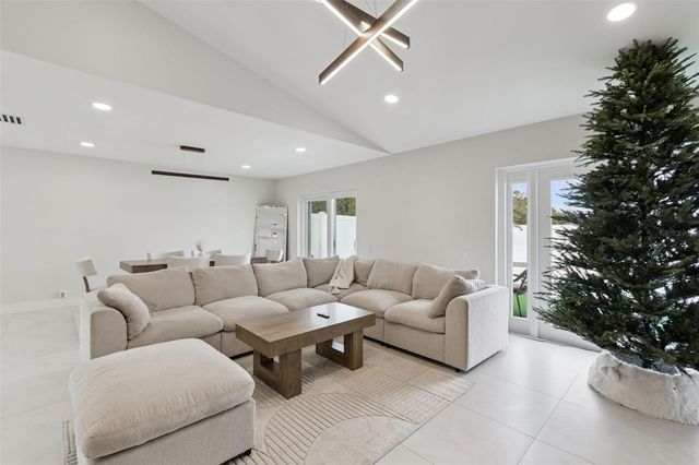 7853 SUNDOWN DRIVE, St Petersburg, FL 33709