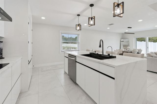 7853 SUNDOWN DRIVE, St Petersburg, FL 33709