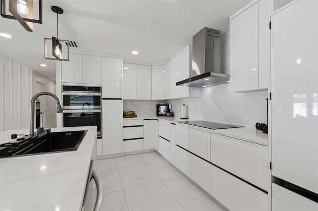 7853 SUNDOWN DRIVE, St Petersburg, FL 33709