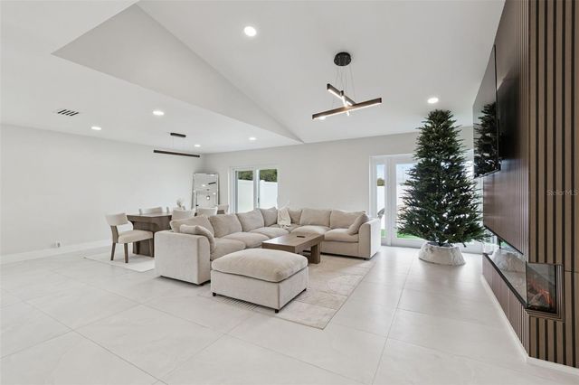 7853 SUNDOWN DRIVE, St Petersburg, FL 33709