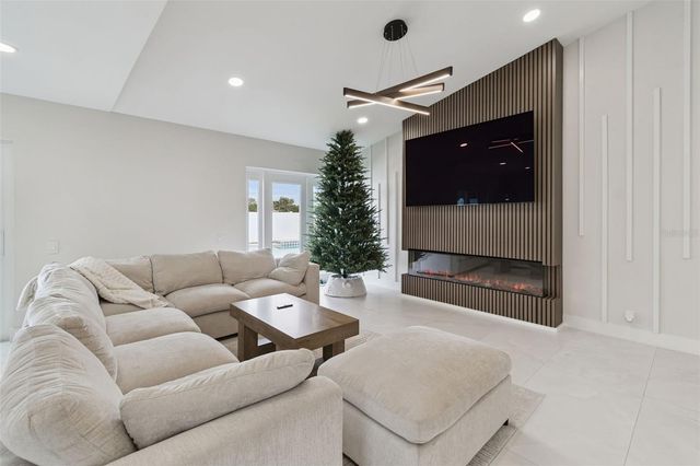 7853 SUNDOWN DRIVE, St Petersburg, FL 33709