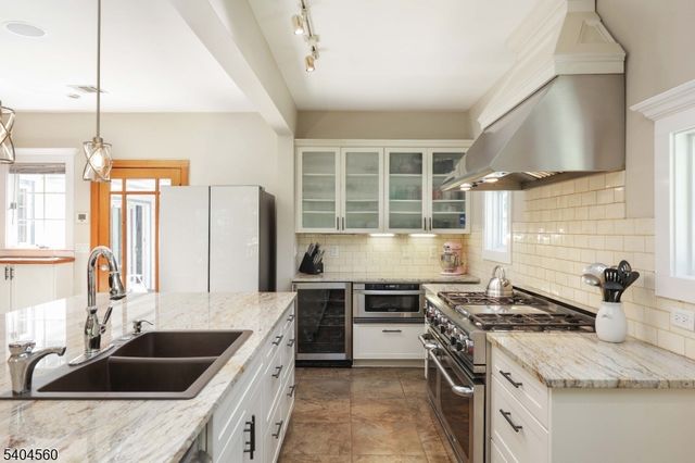 2 Dutch Ln, Scotch Plains Twp., NJ 07076