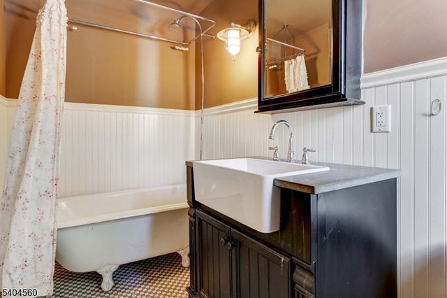 2 Dutch Ln, Scotch Plains Twp., NJ 07076