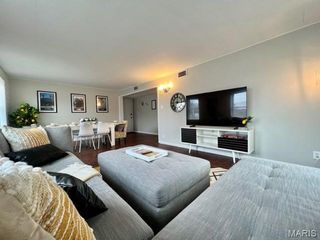 4922 Hampton Avenue South, St Louis, MO 63109