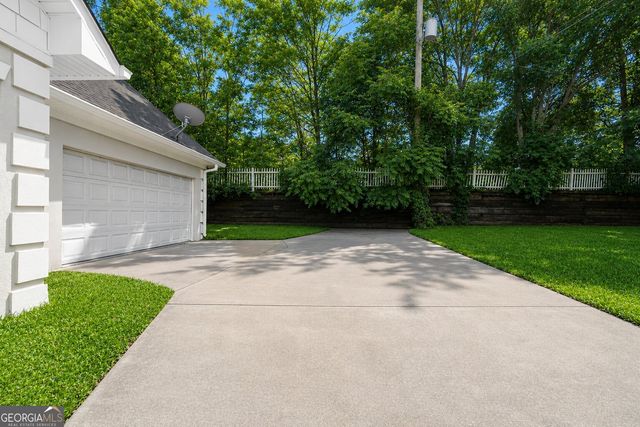 51 Pine Avenue, Commerce, GA 30529