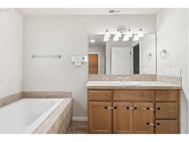 8013 Ne 35TH Ave, Vancouver, WA 98665