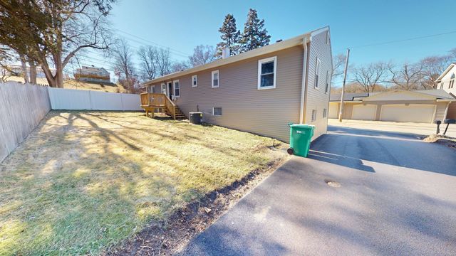 176 E Grand Avenue, Fox Lake, IL 60020