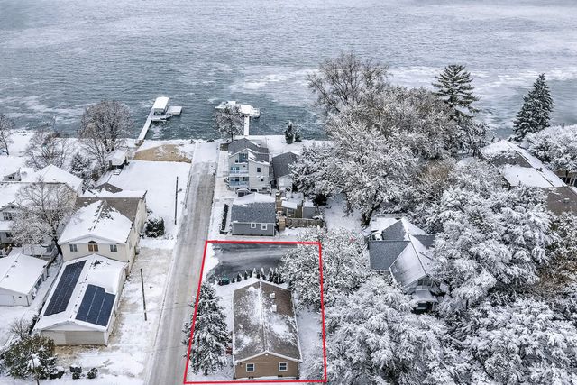 176 E Grand Avenue, Fox Lake, IL 60020