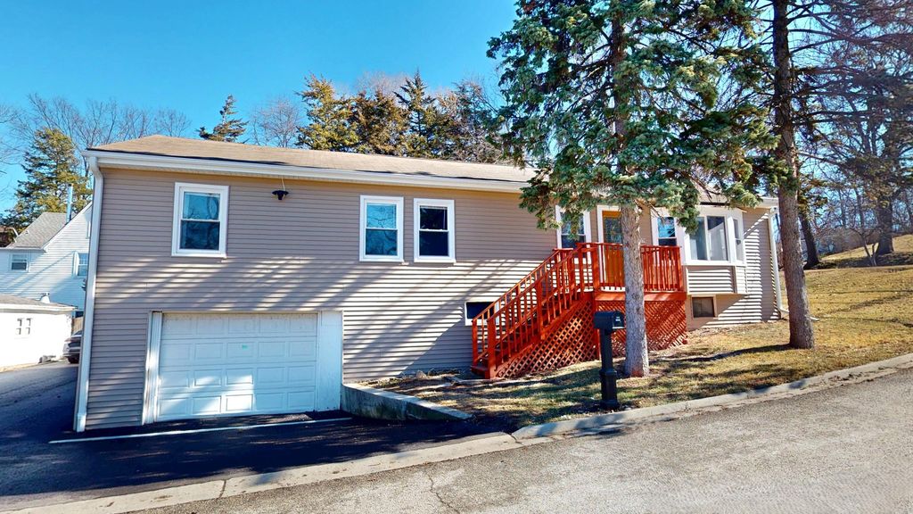 176 E Grand Avenue, Fox Lake, IL 60020