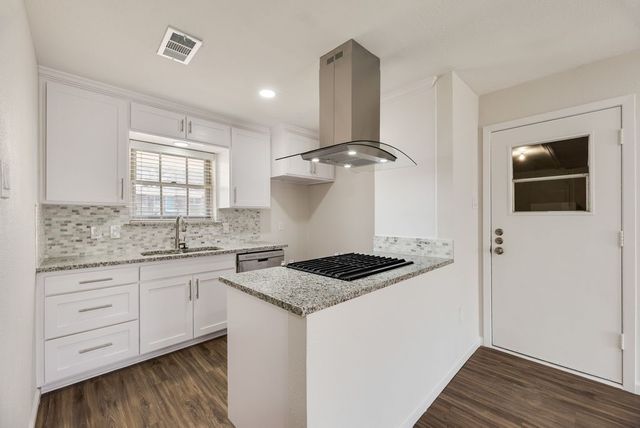 424 Holder Drive, Hurst, TX 76053