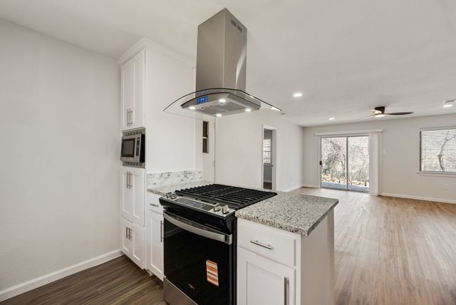 424 Holder Drive, Hurst, TX 76053