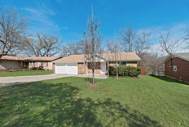 424 Holder Drive, Hurst, TX 76053