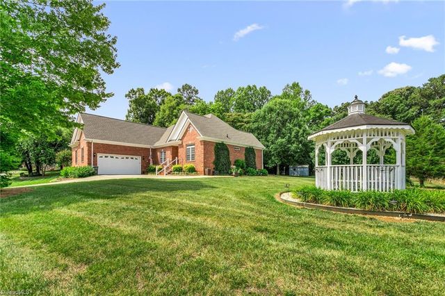 150 Serenity Pointe Drive, Kernersville, NC 27284