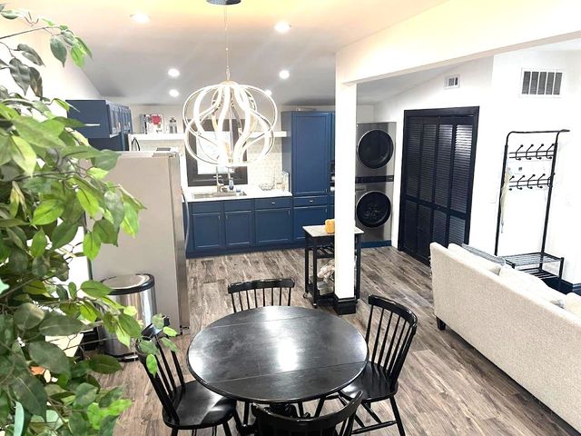 4728 N Kennicott Avenue 2, Chicago, IL 60630