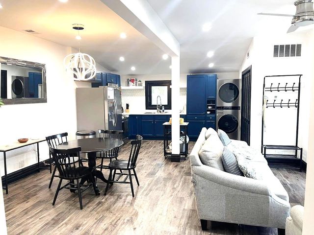 4728 N Kennicott Avenue 2, Chicago, IL 60630