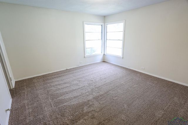 1320 E 4TH ST, Mount Pleasant, TX 75455