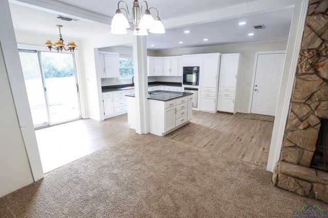 1320 E 4TH ST, Mount Pleasant, TX 75455