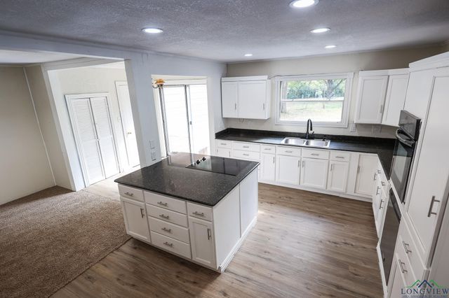 1320 E 4TH ST, Mount Pleasant, TX 75455