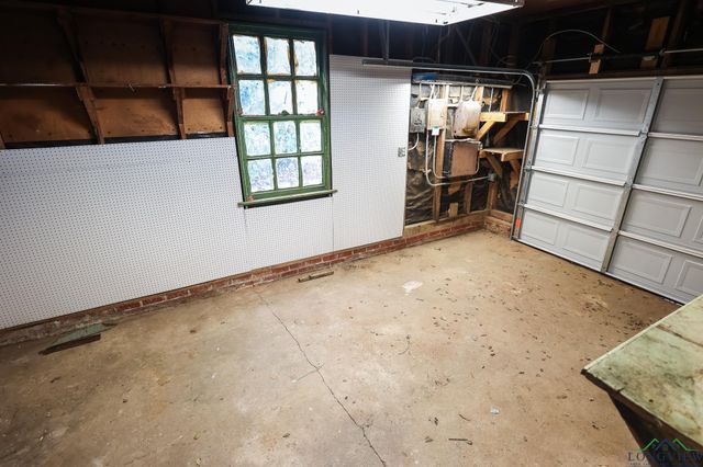 1320 E 4TH ST, Mount Pleasant, TX 75455