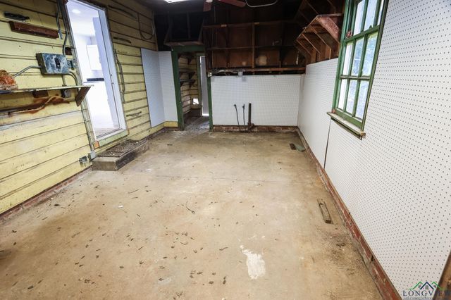 1320 E 4TH ST, Mount Pleasant, TX 75455