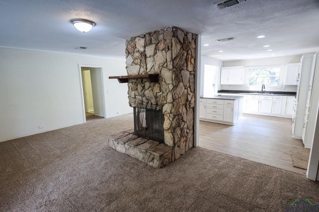 1320 E 4TH ST, Mount Pleasant, TX 75455