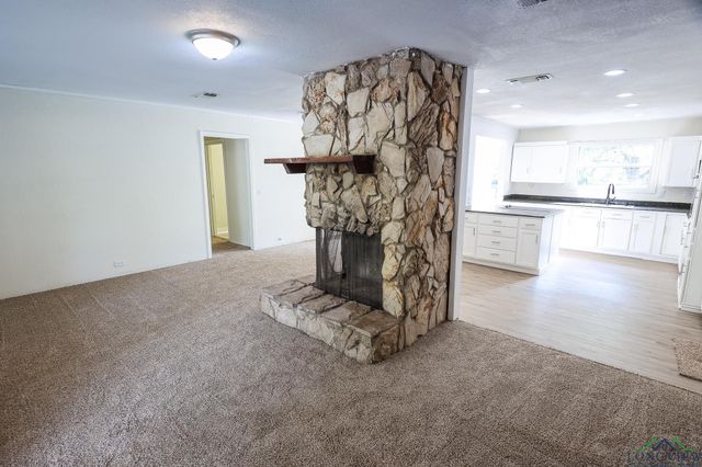 1320 E 4TH ST, Mount Pleasant, TX 75455