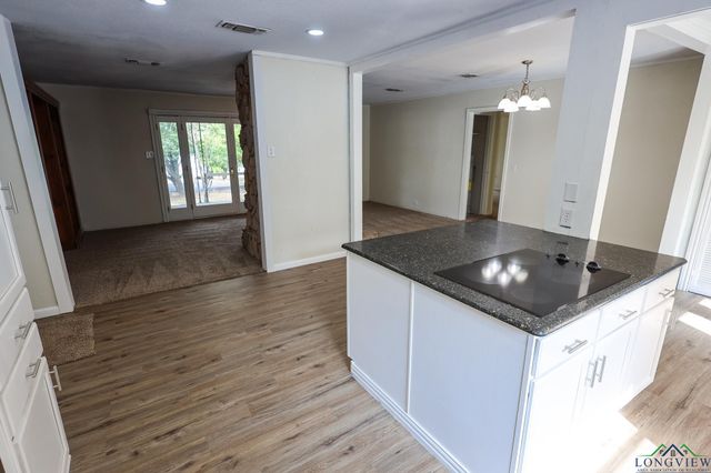 1320 E 4TH ST, Mount Pleasant, TX 75455