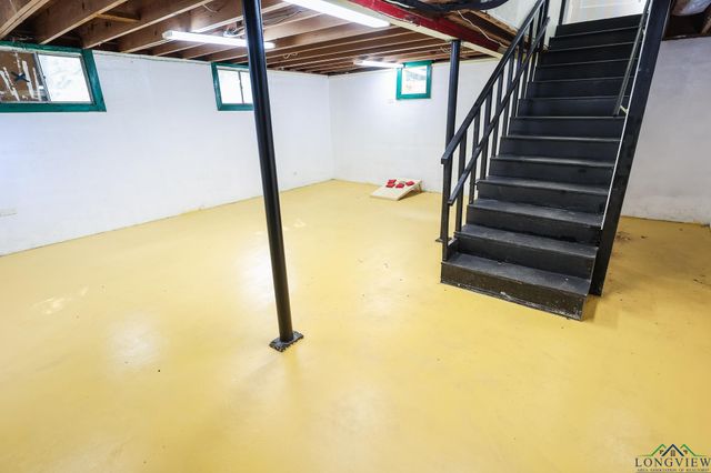 1320 E 4TH ST, Mount Pleasant, TX 75455