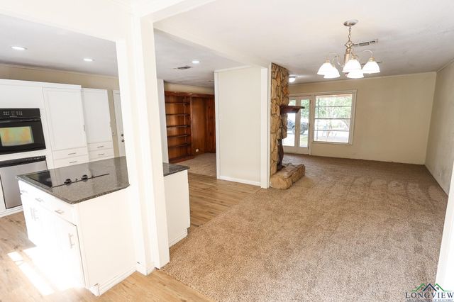 1320 E 4TH ST, Mount Pleasant, TX 75455