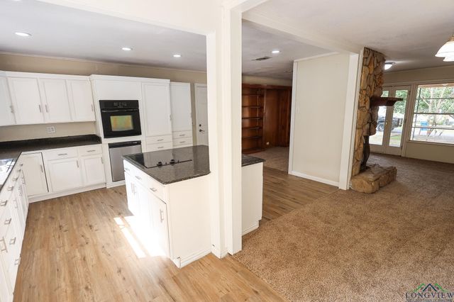 1320 E 4TH ST, Mount Pleasant, TX 75455