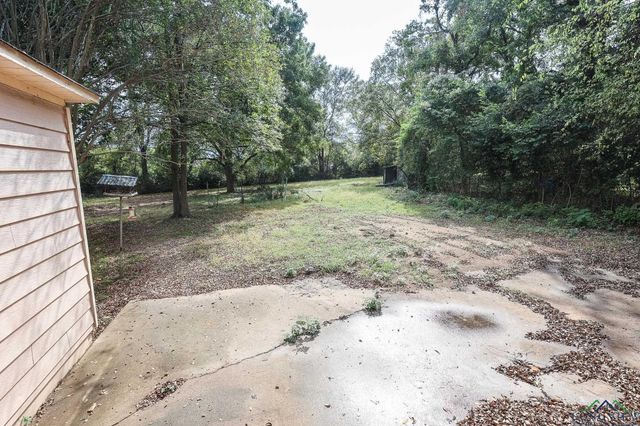 1320 E 4TH ST, Mount Pleasant, TX 75455