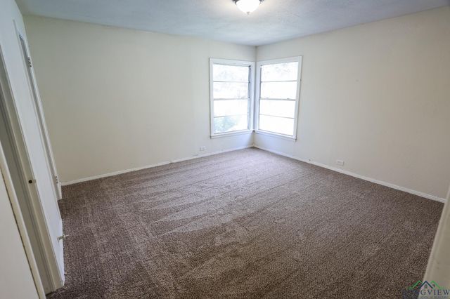 1320 E 4TH ST, Mount Pleasant, TX 75455