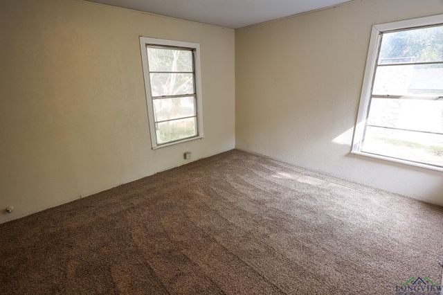 1320 E 4TH ST, Mount Pleasant, TX 75455