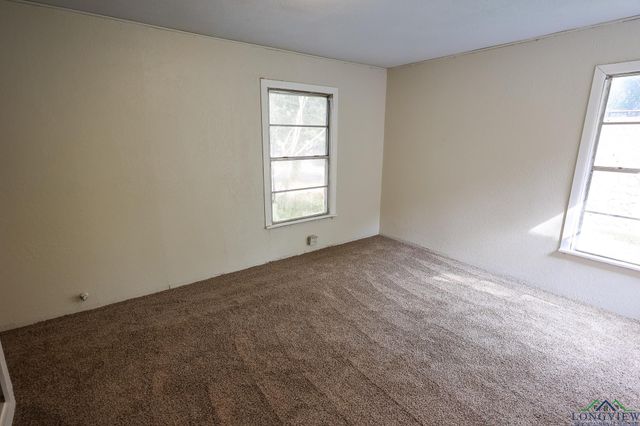 1320 E 4TH ST, Mount Pleasant, TX 75455