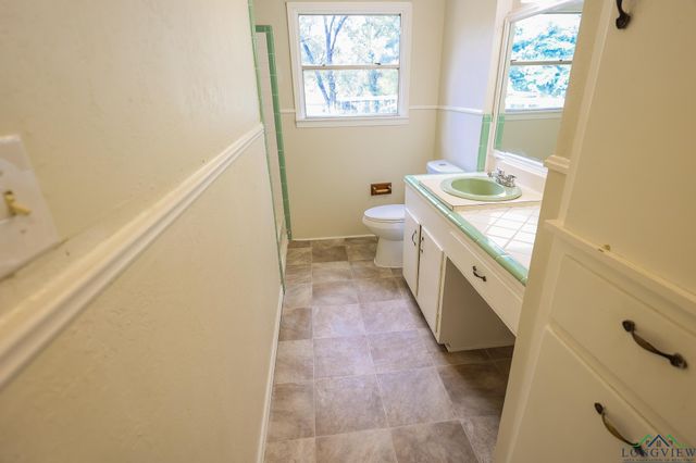 1320 E 4TH ST, Mount Pleasant, TX 75455