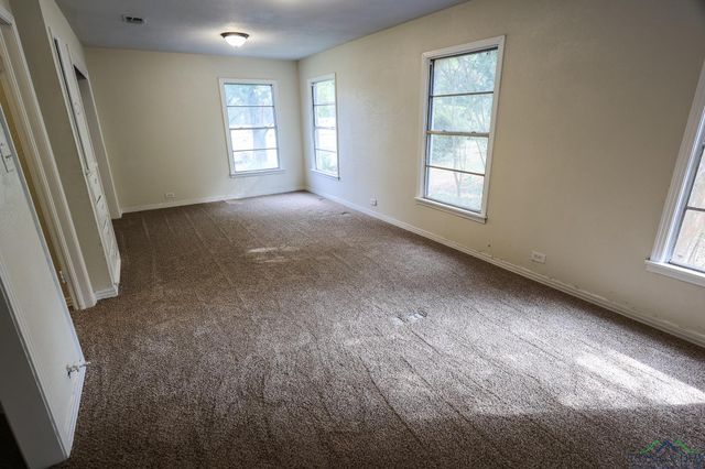 1320 E 4TH ST, Mount Pleasant, TX 75455