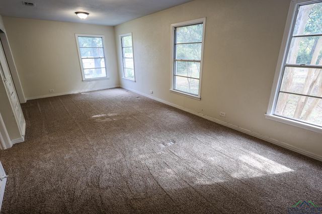 1320 E 4TH ST, Mount Pleasant, TX 75455