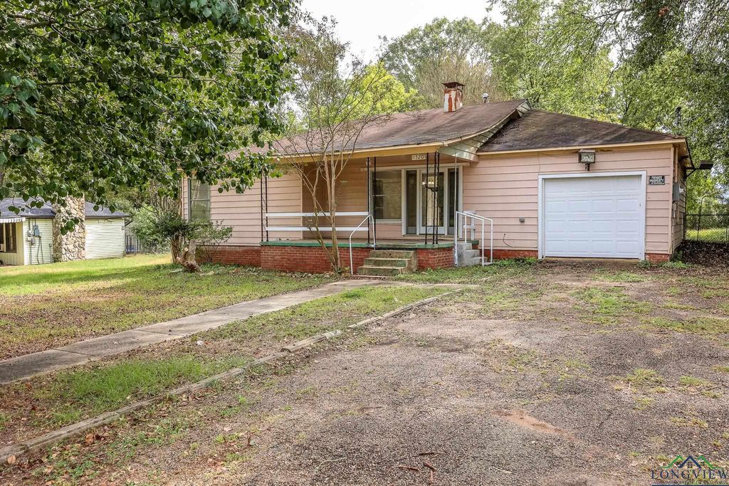 1320 E 4TH ST, Mount Pleasant, TX 75455