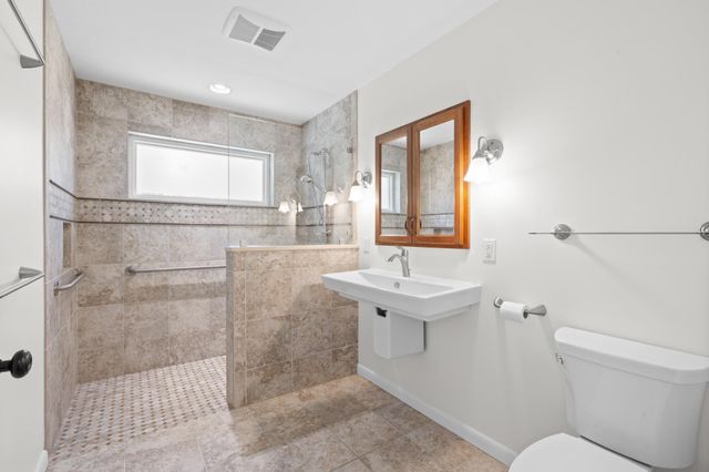 6 NOLAN DR, Malvern, PA 19355
