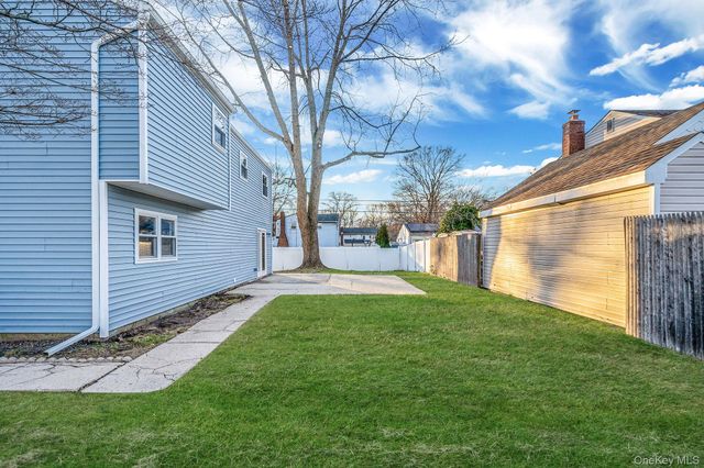 3 Bellrose Avenue, Centereach, NY 11720