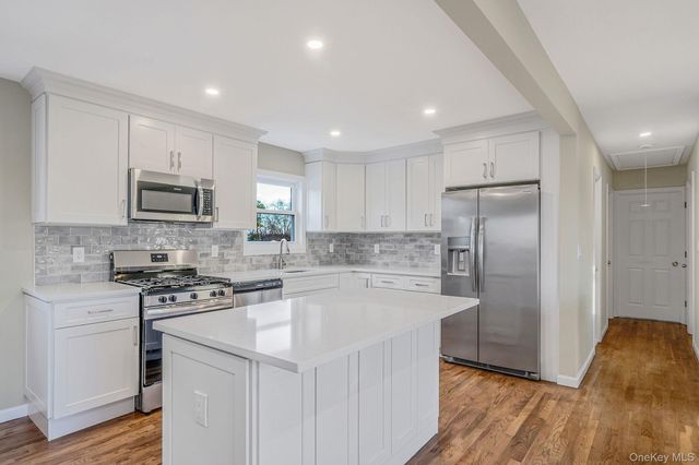 3 Bellrose Avenue, Centereach, NY 11720