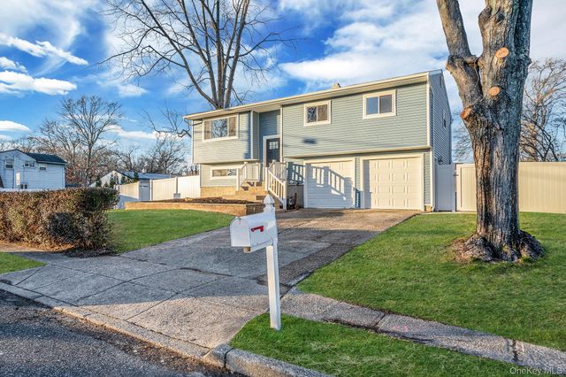 3 Bellrose Avenue, Centereach, NY 11720