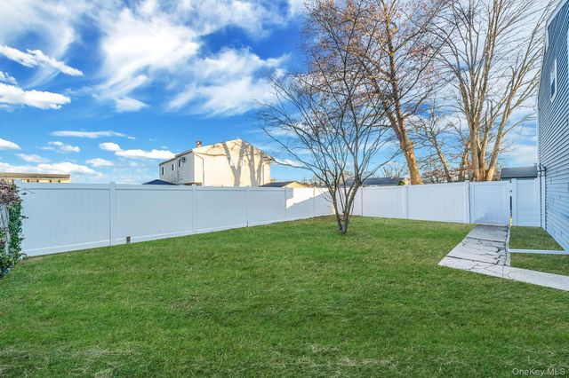 3 Bellrose Avenue, Centereach, NY 11720