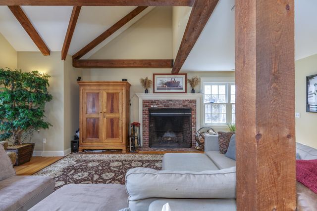 62 Elizabeth Lane, Hopkinton, NH 03229