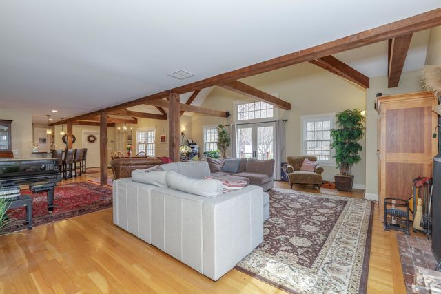 62 Elizabeth Lane, Hopkinton, NH 03229