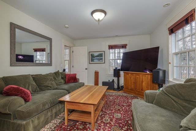 62 Elizabeth Lane, Hopkinton, NH 03229