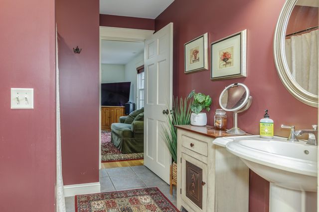 62 Elizabeth Lane, Hopkinton, NH 03229
