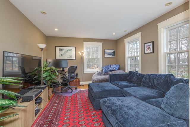 62 Elizabeth Lane, Hopkinton, NH 03229