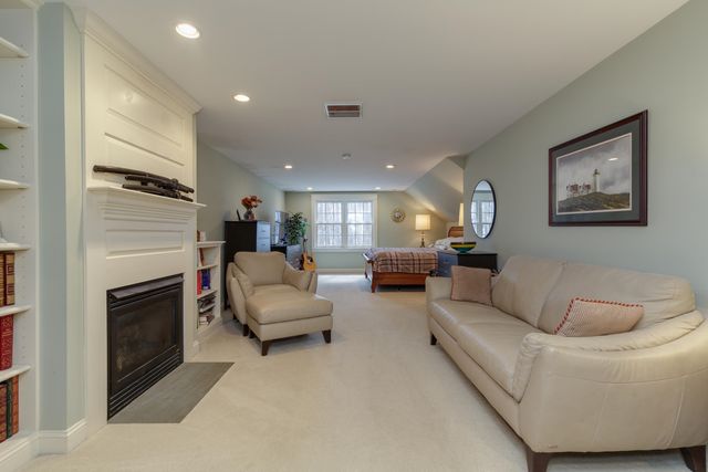 62 Elizabeth Lane, Hopkinton, NH 03229