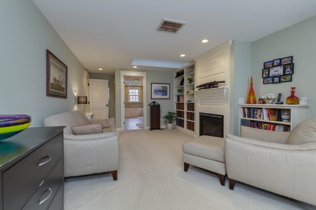 62 Elizabeth Lane, Hopkinton, NH 03229